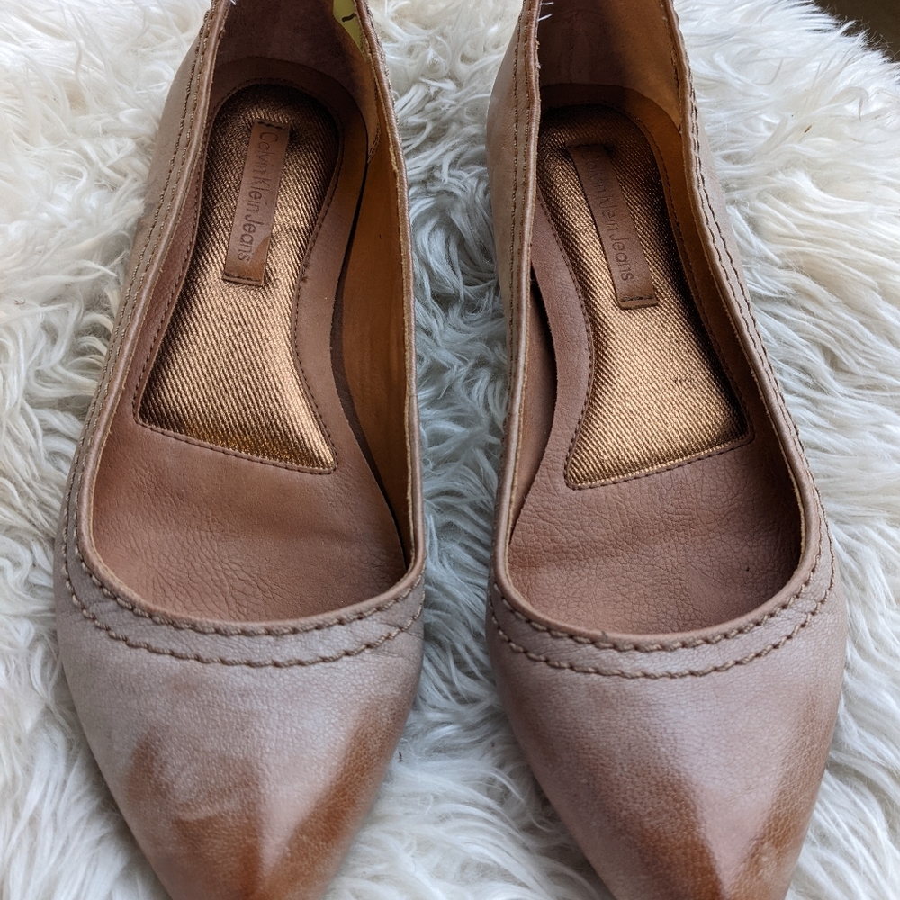 Calvin Klein Jeans Tan Distressed Leather Flats Size 8